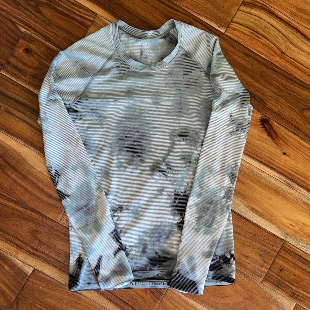 lululemon athletica Women's Long Sleeve Tie-Dye Top in Light Gray and Black